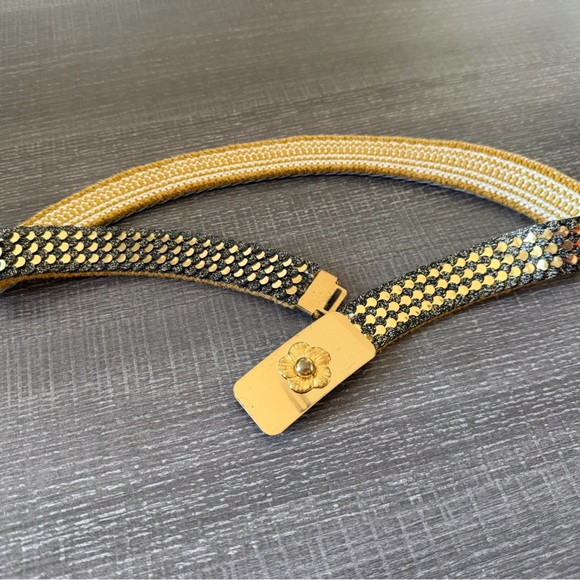 Accessories - Vintage 1980s Gold Tone Fish Scale Elastic Stretch Belt with Floral Buckle